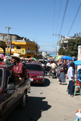 Calle del Comercio en Dia Domingo