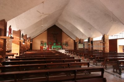 Interior de la Iglesia Catolica