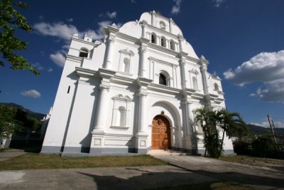 Fachada de la Iglesia Catolica de la Cabecera