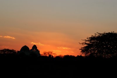 Silueta de las Cupulas de la  Iglesia al Atardecer