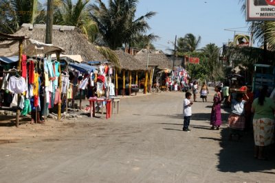 Calle Principal Paralela a la Playa Publica