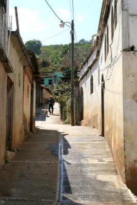 Por su Ubicacion, sus Calles son Estrechas y Empinadas