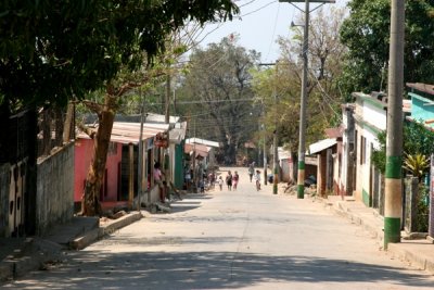 Una de las Calles al Sur de la Zona Urbana