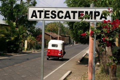 Calle de Ingreso al Poblado