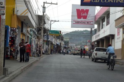 Calle Comercial y del Mercado Local