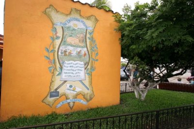 Escudo del Municipio en el Parque Central