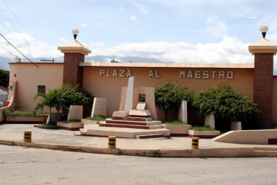 Plaza en Honor al Maestro