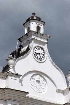 Detalle del Reloj y Decoracion de la Iglesia