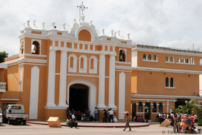 Fachada de la Iglesia Catolica de la Cabecera