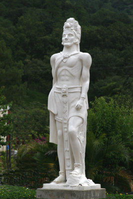 Estatua de Juan Matalbatz,  Gobernador de las Verapaces