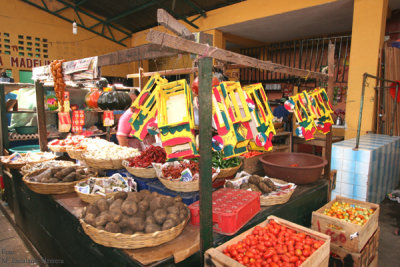 Interior del Mercado Local