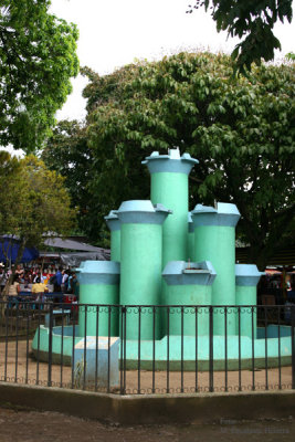Singular Fuente Decora un Area del Parque