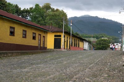 Algunas Calles Mantienen su Estilo Empedrado