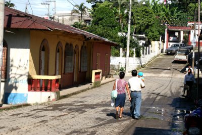 Calle Principal de Ingreso a la Poblacion