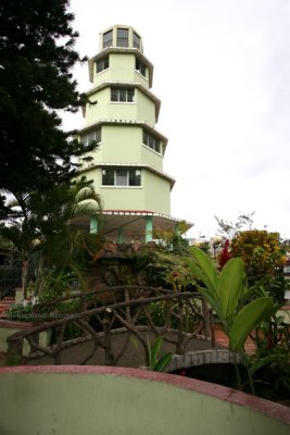 Singular Torre en el Parque Central