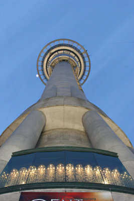 Torre de Auckland  (Sky Tower) al Atardecer