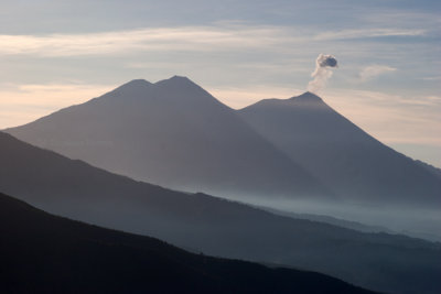 Vista de los Volcanes de Fuego y Acatenango 