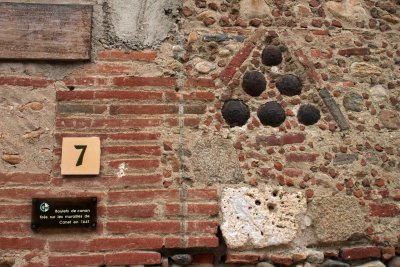 Boulets de canon tirs sur les murs de Canet en 1641