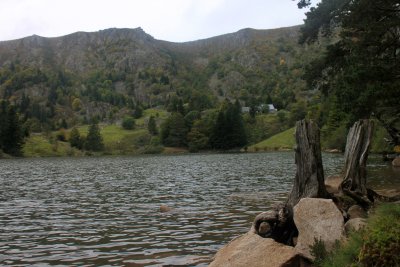 The lake of trouts in the glacial cirque of Forlet