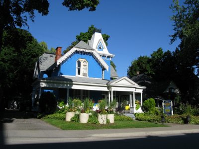 COLOURFUL BED & BREAKFAST