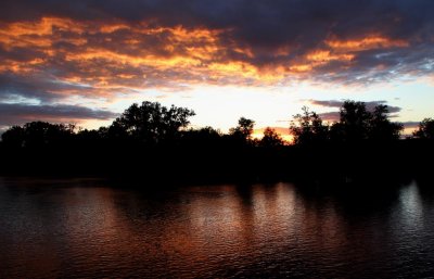 SUNSET ON THE ILLINOIS RIVER