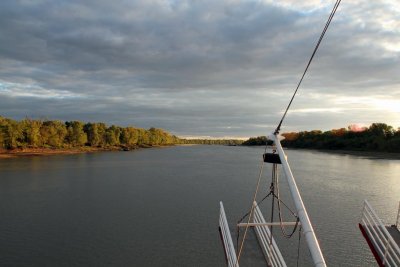 GOLDEN HOUR ON THE ILLINOIS RIVER
