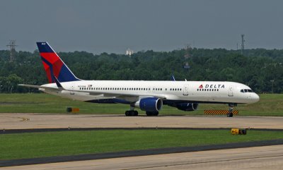 Delta Air Lines Boeing 757-251 N557NW