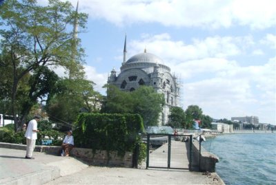 Looking along shoreline to another palace 1