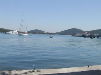 Walking around the island6