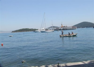 Walking around the island7