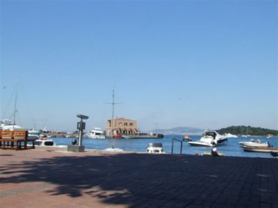 Walking around the island13