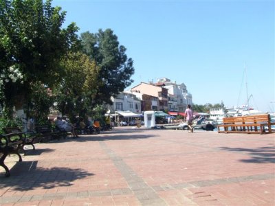 Walking around the island15