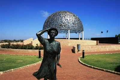 Geraldton Jan 09 HMAS Sydney memorial (2).JPG