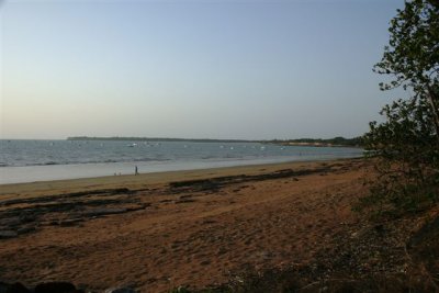 25.09.09 6th stop Beach for prawns and champers(158).JPG