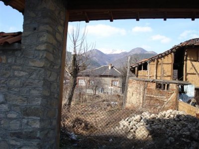 Partly completed homes and living in them (2).JPG