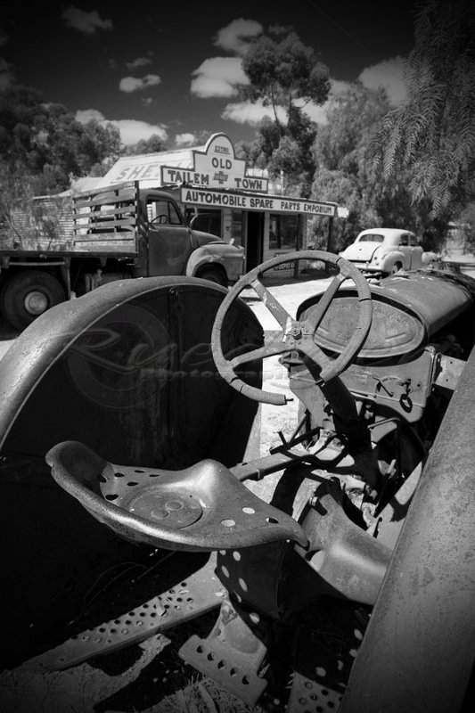 Old tractor (100_5474)