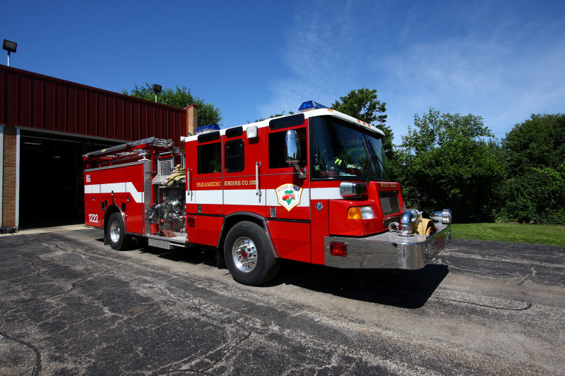 Wood DaleIL  Ladder Truck 1222 Sits 7-2-10 333 PM.JPG