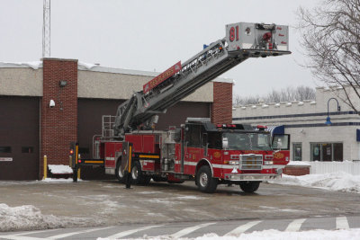 Des PLaines IL Truck 81 Des Plaines Fire Dept. 2 -2-08 1212 PM 2.jpg
