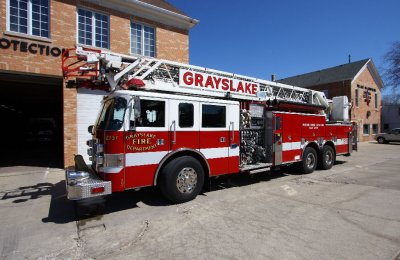 GreyslakeIL Engine 2737 In The Sunshine 4-16-09 1125 AM.JPG