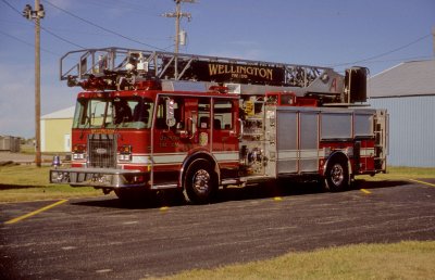 WellintonKS Truck 1 11-06-04 1100AM.jpg