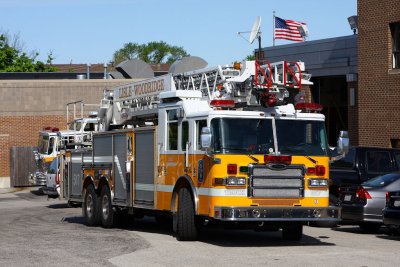 LisleIL Fire Truck T-517 Sits At Station 5-14-09 916 AM.JPG
