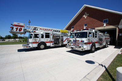 PlainfieldIL Tower 19 Truck 1911 Side By Side 7-2-10 1215 PM.JPG