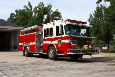 Western SpringsIL Truck 1712 Sits Outside 7-11-10 947 AM.JPG