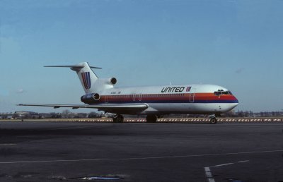 DCA UAL 7255U 727 Taxi Out.jpg