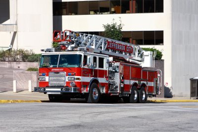 Jefferson CityMO Ladder 1 Responds To A Call 9-28-10 939 AM.JPG