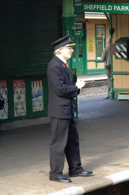 ROBIN ELLIOTT (HK Station staff)