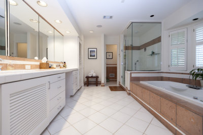 1389 Epping Forest Drive, Master Bathroom