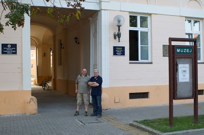 Hans and Dick in front of the museum