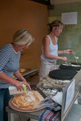St Renan Market - Making Crepes (7536).jpg