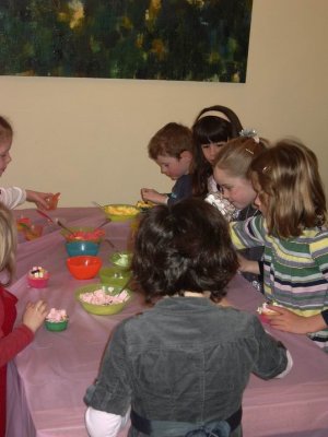 Sixth birthday party 005 cupcake icing.JPG